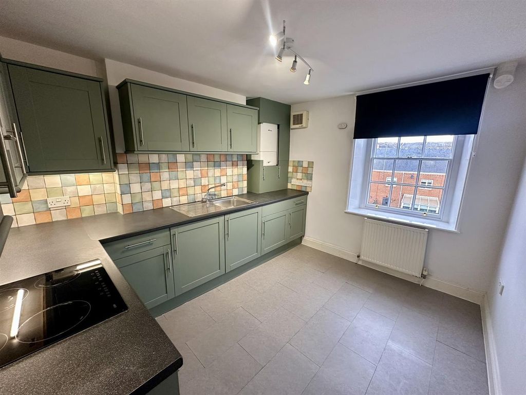 Property photo 2 of 11 Kitchen / Diner (1/2)