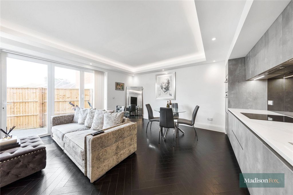 Additional image 5 of 1 bed flat for saleManor Road, Chigwell, Essex IG7