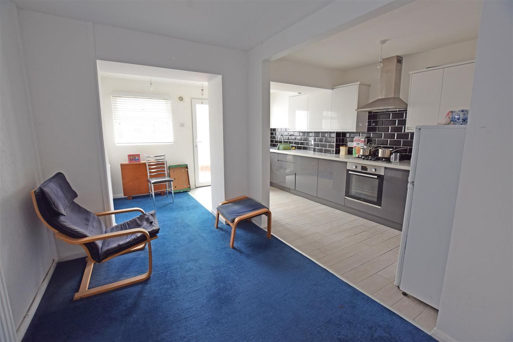 Property photo 3 of 13 Dining Room.Jpg