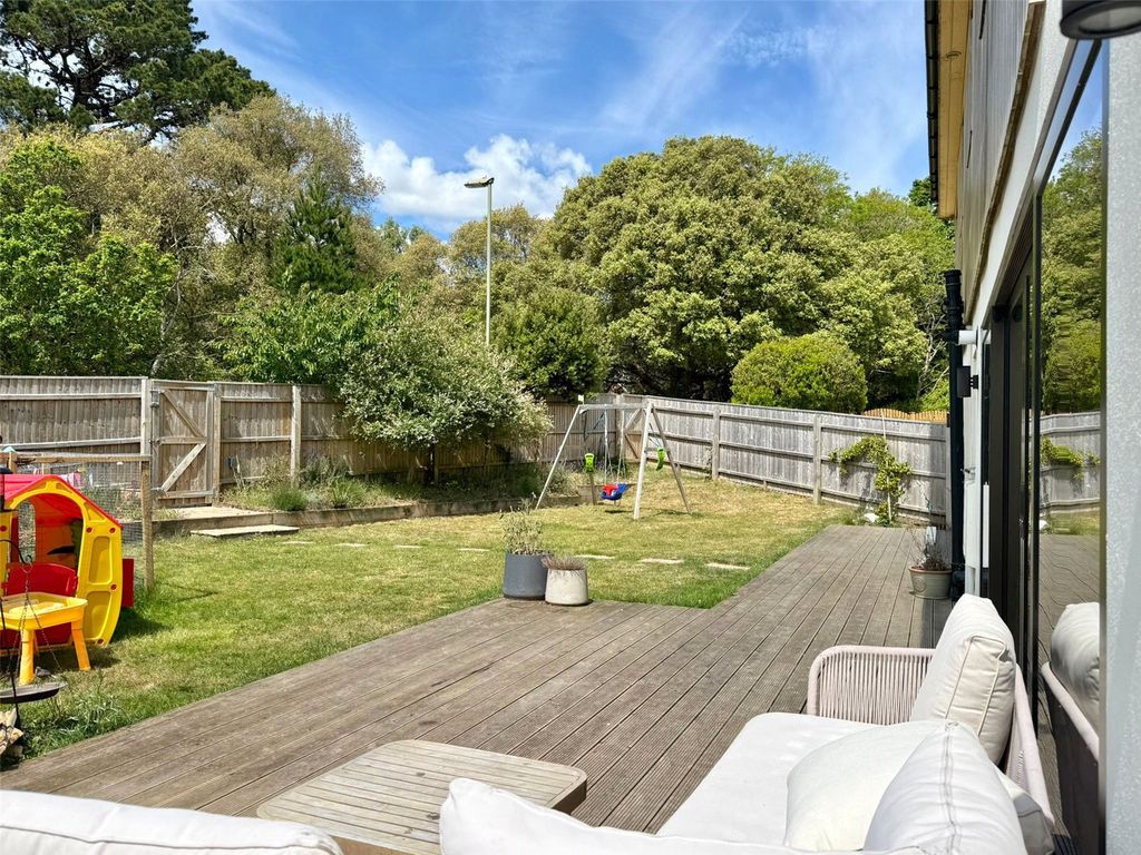 Property photo 2 of 37 Picture No. 56