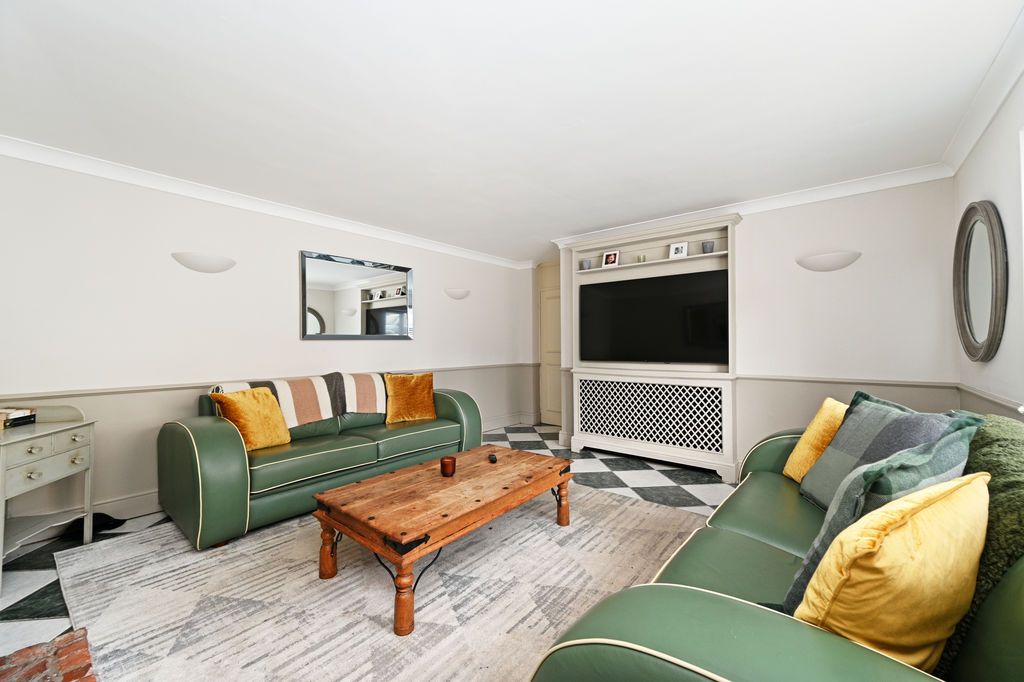 Property photo 2 of 18 Living Room