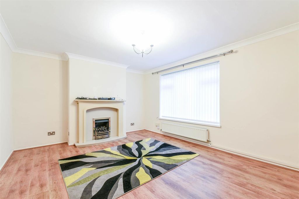 Property photo 2 of 13 Lounge