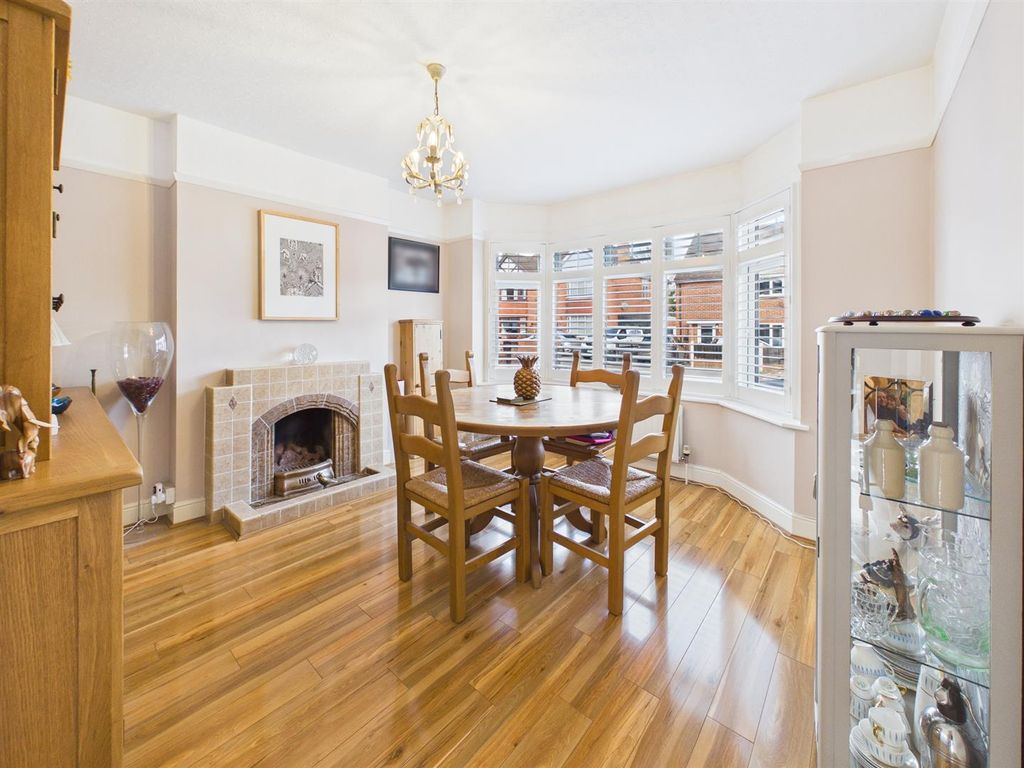 Property photo 2 of 13 Cam05510G0-Pr0167-Still001.Jpg