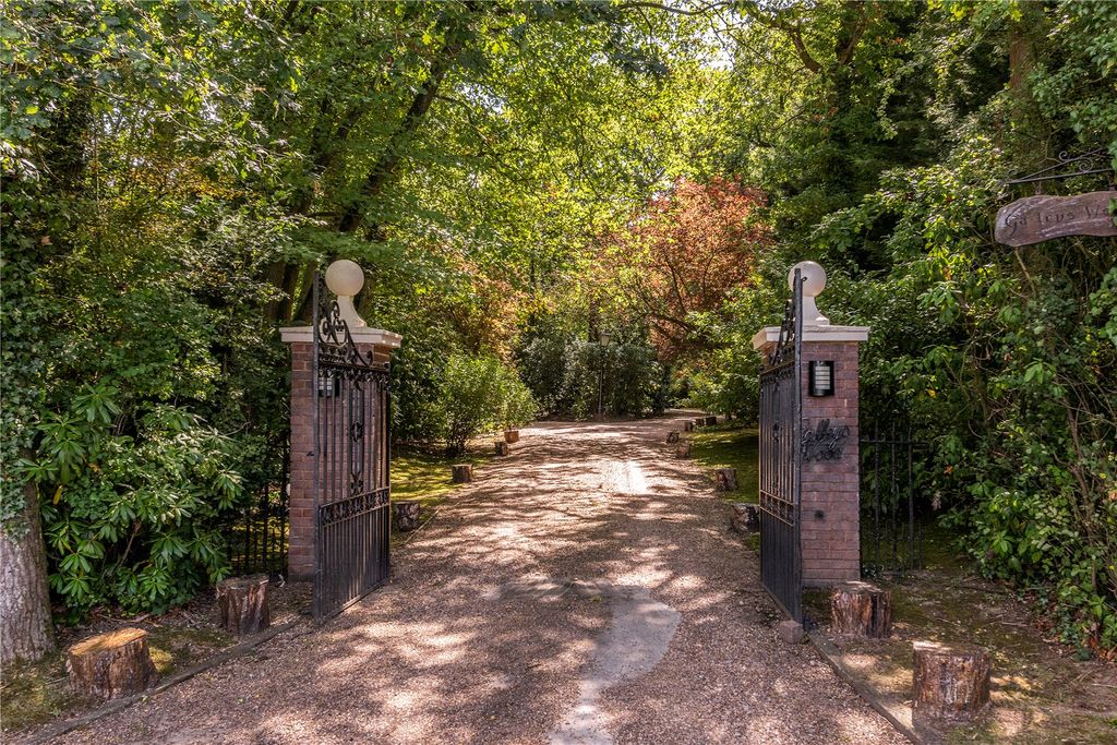 Property photo 2 of 24 Entrance