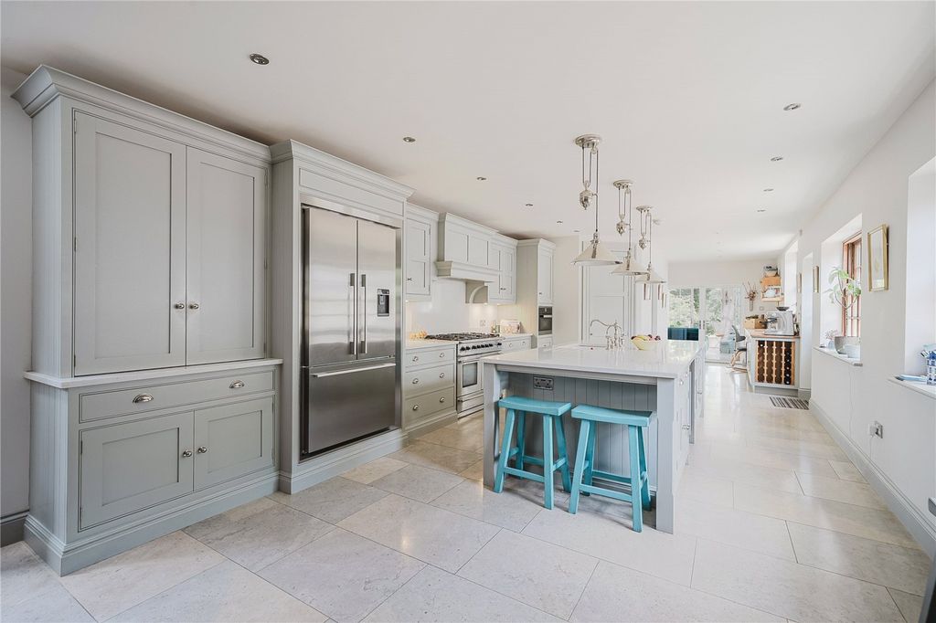 Property photo 2 of 25 Kitchen