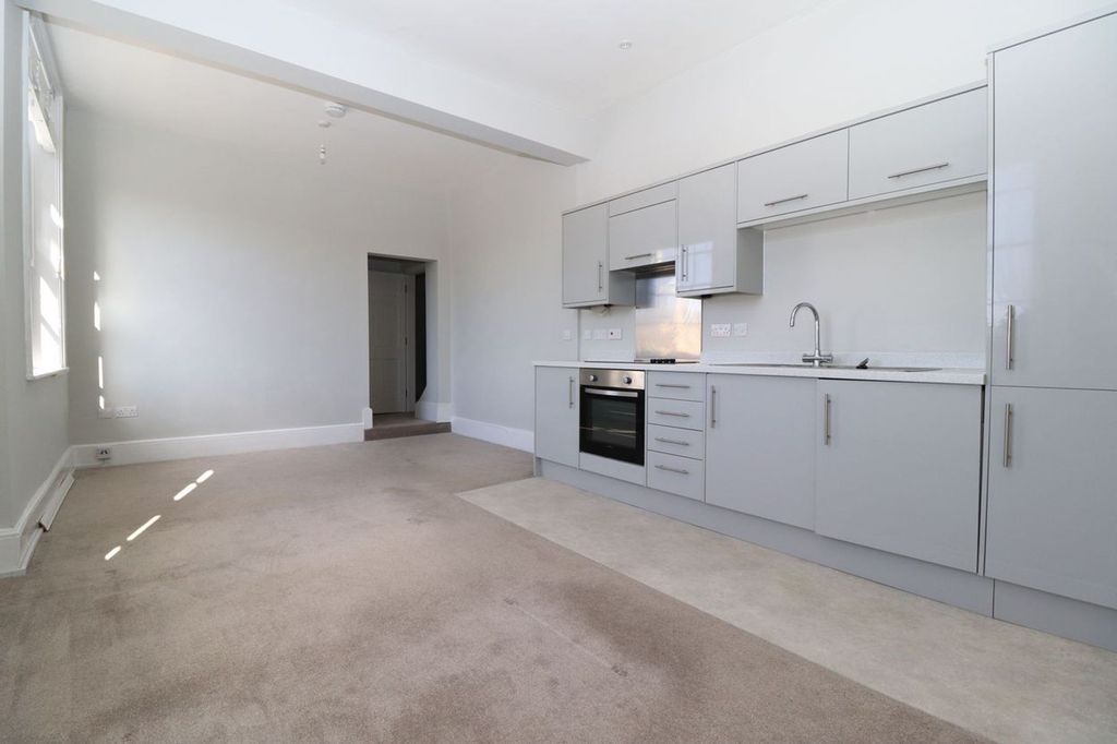 Property photo 2 of 8 Kitchen