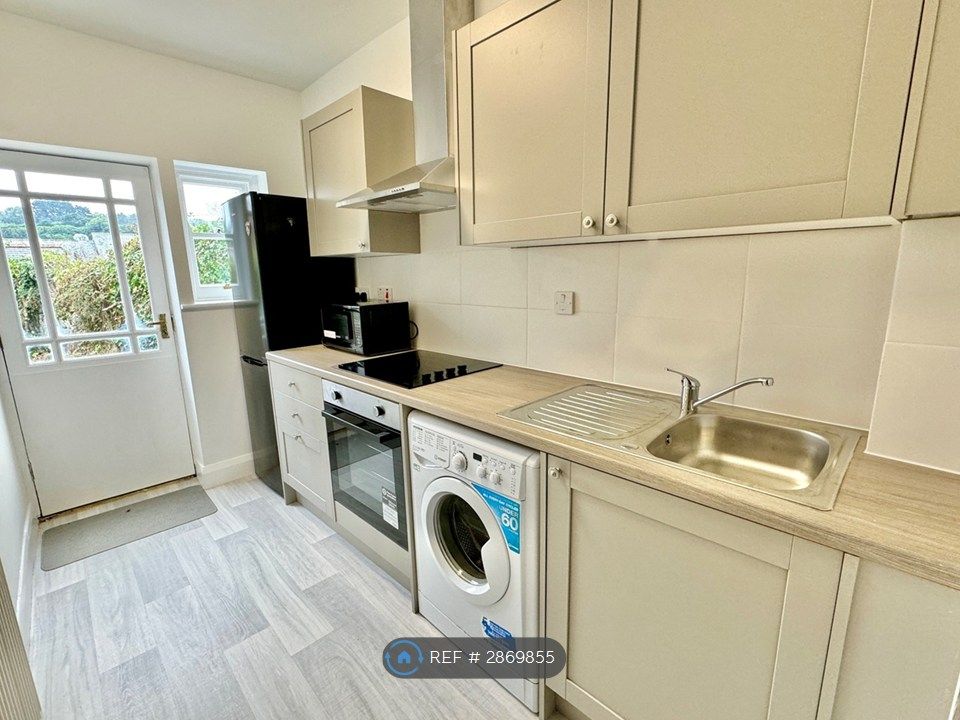 Property photo 2 of 15 Ground Floor Flat