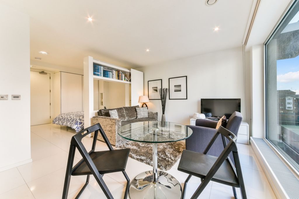 Property photo 3 of 10 Dining Area