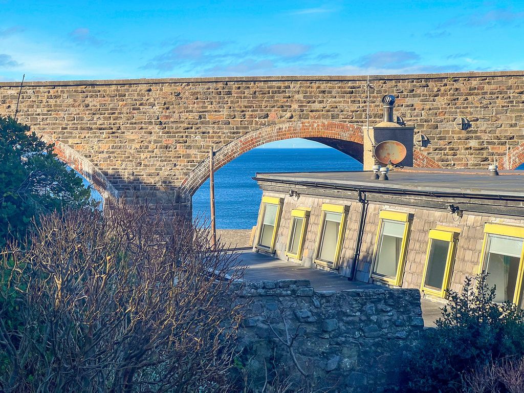 Property photo 3 of 33