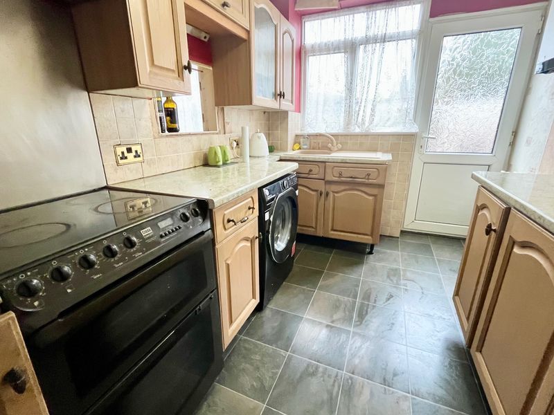 Property photo 2 of 11 Kitchen