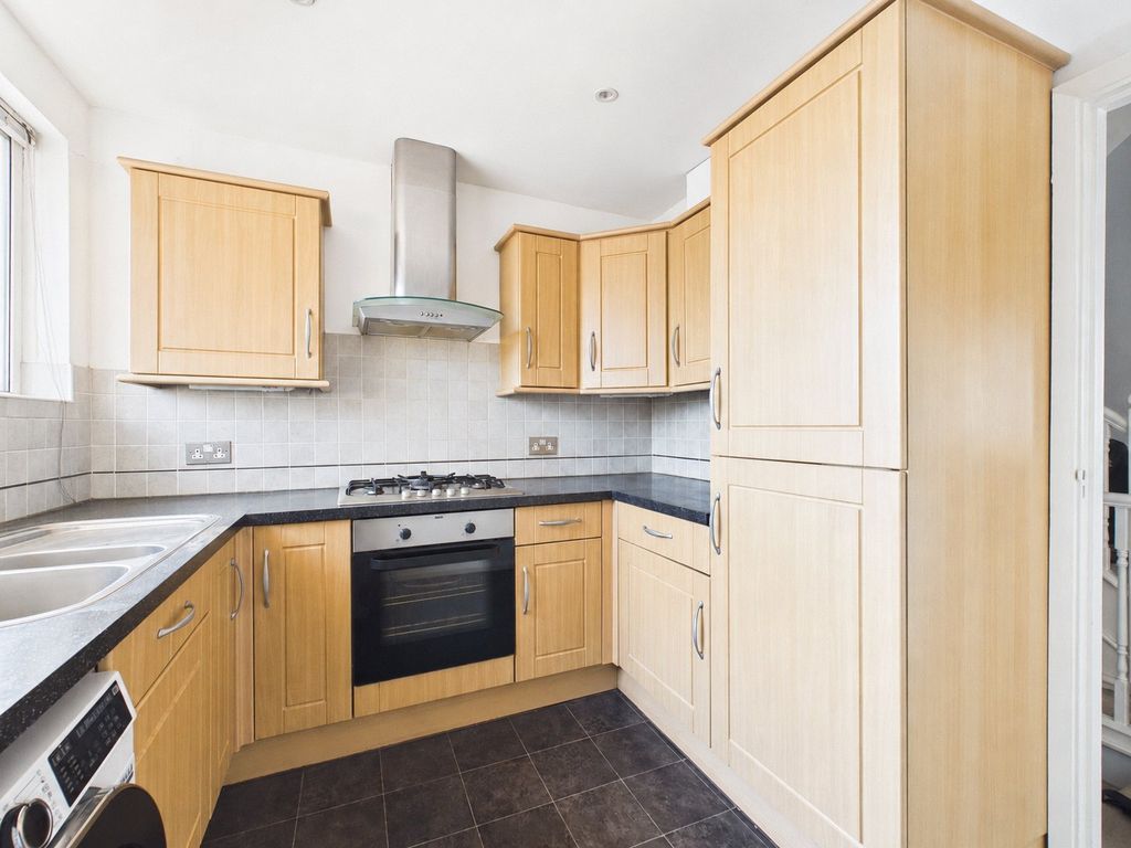 Property photo 1 of 12 Flat To Rent