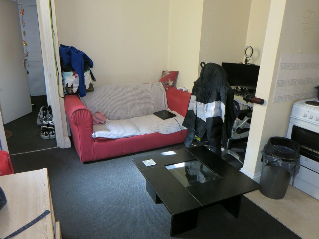 Property photo 3 of 6