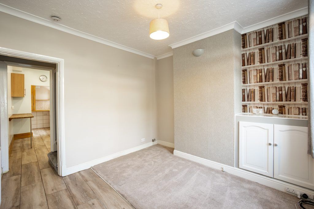 Property photo 2 of 28