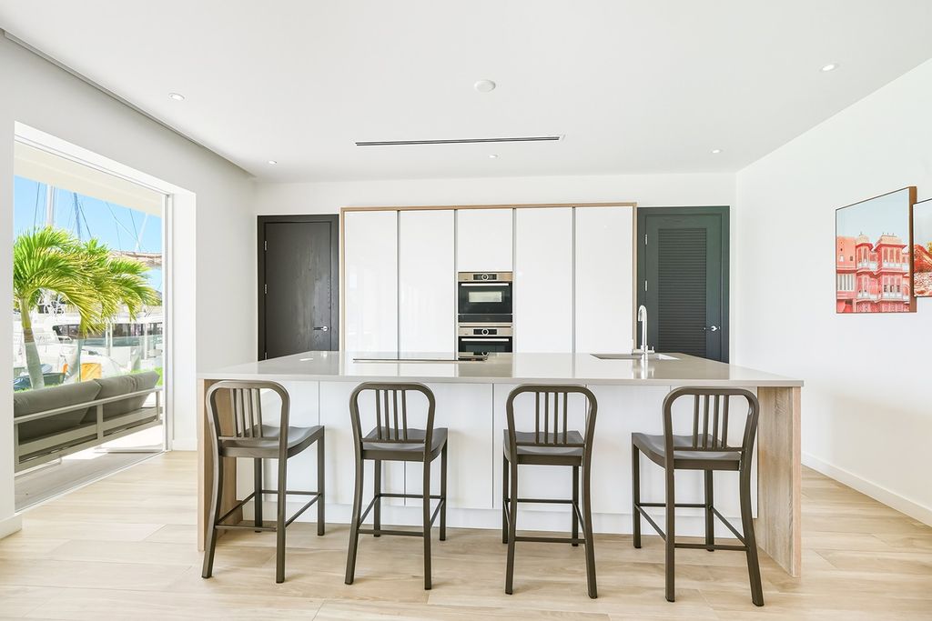 Property photo 2 of 28