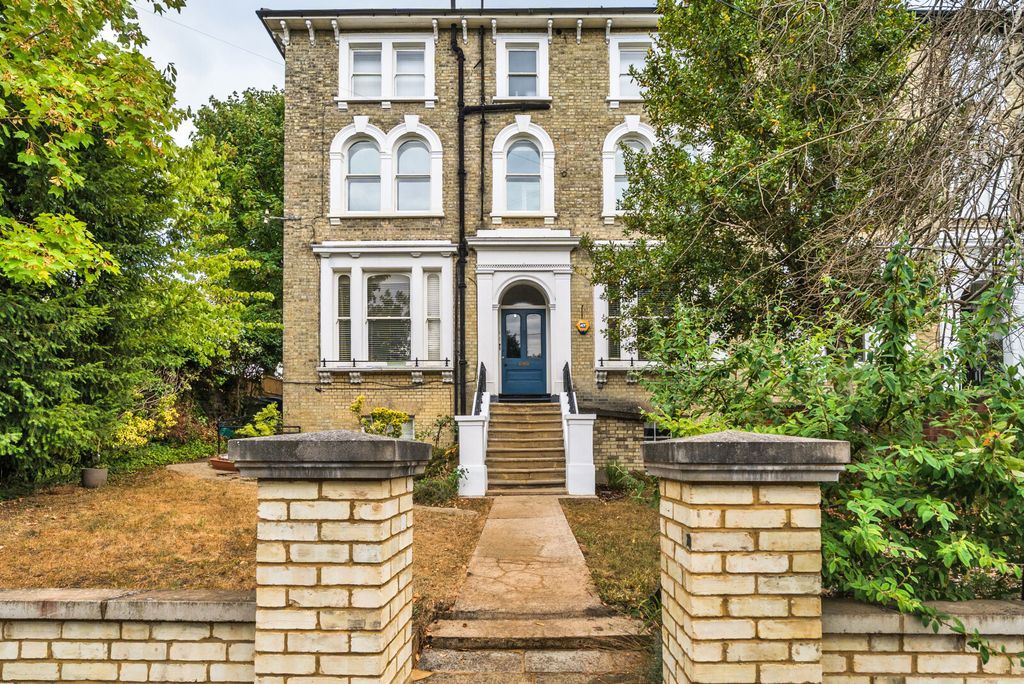 Property photo 1 of 18 Exterior