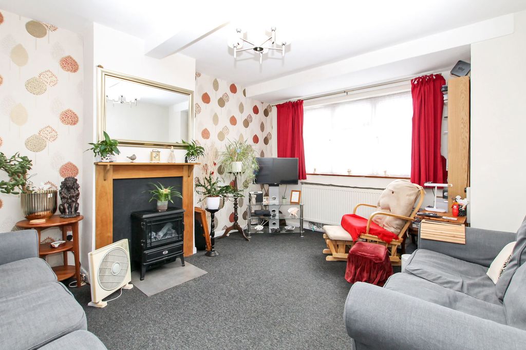 Property photo 2 of 10