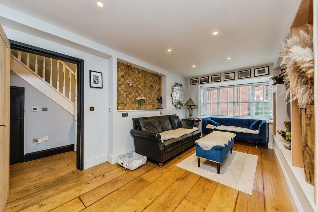 Property photo 3 of 22