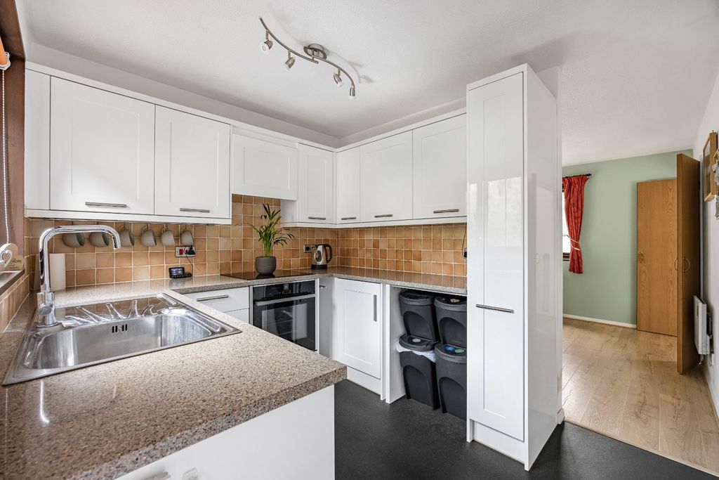 Property photo 2 of 25 Picture No. 12