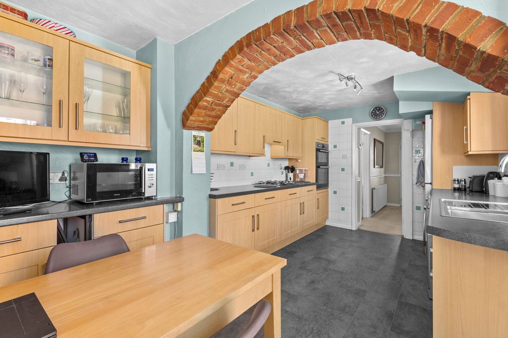 Property photo 3 of 16