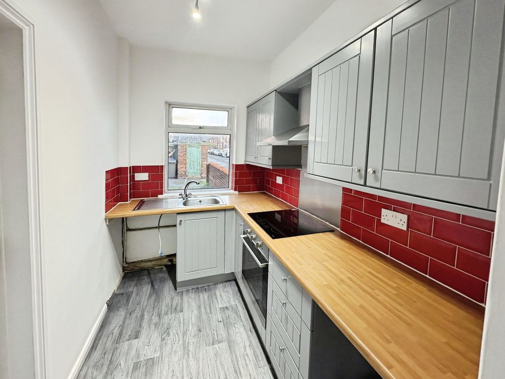 Property photo 2 of 8 Kitchen