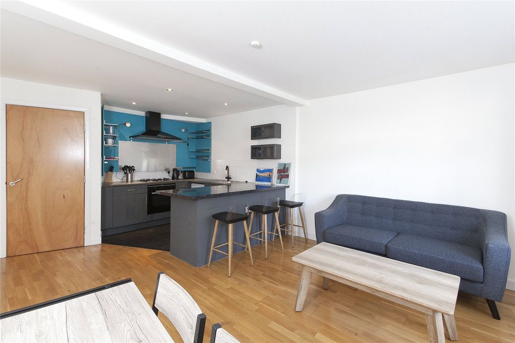 Property photo 1 of 16 Living/ Dining Area