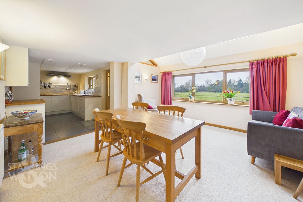 Property photo 2 of 35