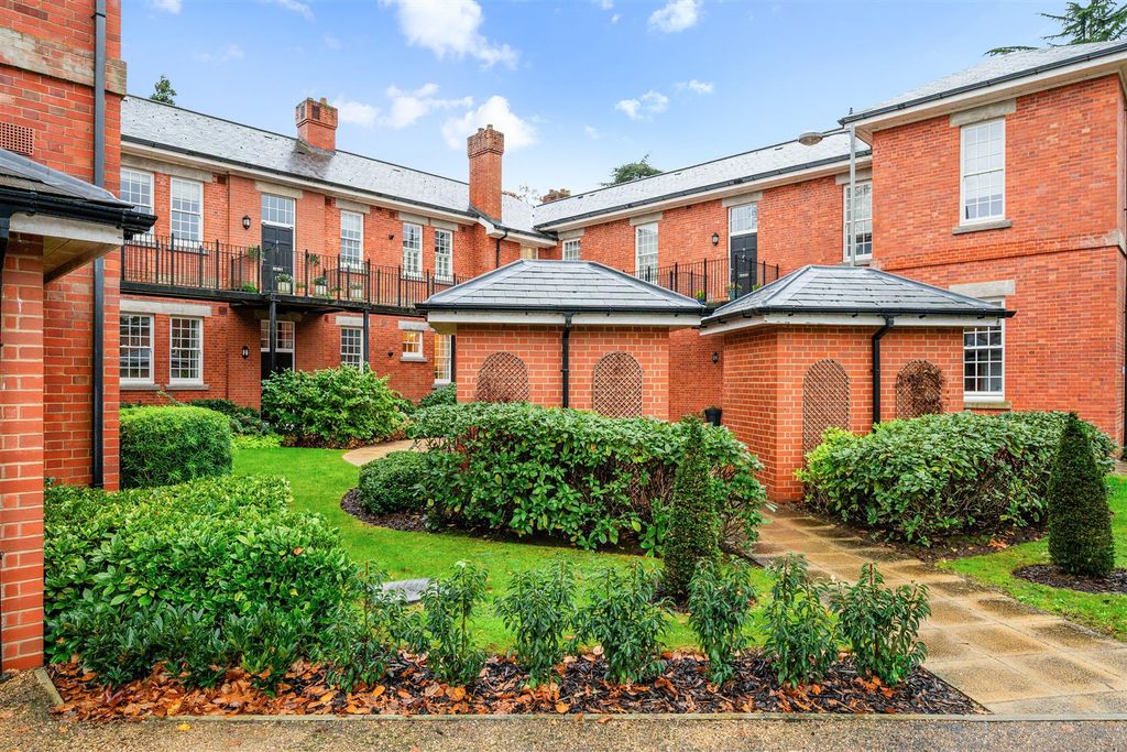 Property photo 1 of 24 Parklands Court (3).Jpg