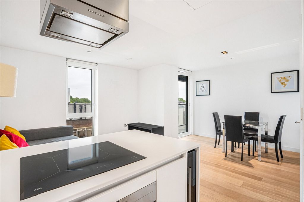 Property photo 2 of 19 Kitchen/ Reception