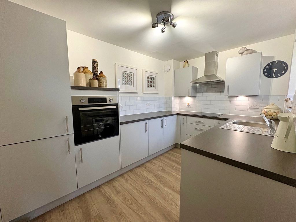 Property photo 2 of 24 Picture No. 11