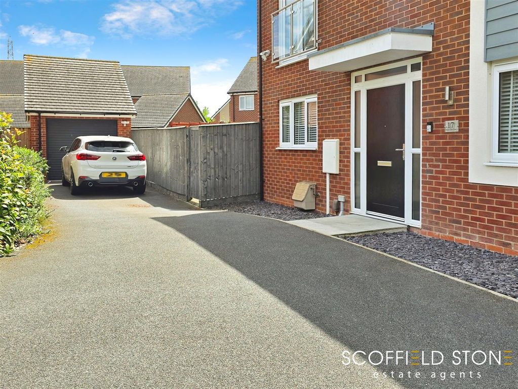 Property photo 3 of 16 Frontage And Driveway