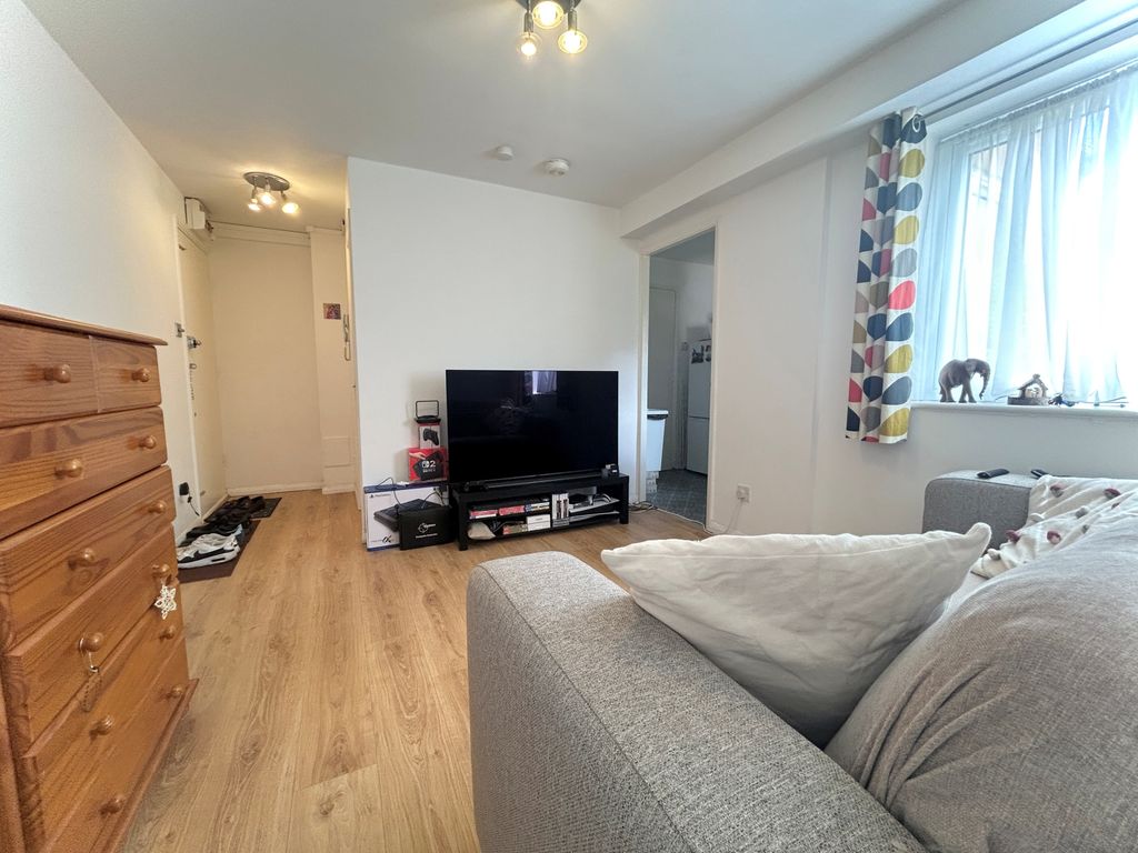 Property photo 3 of 9 5
