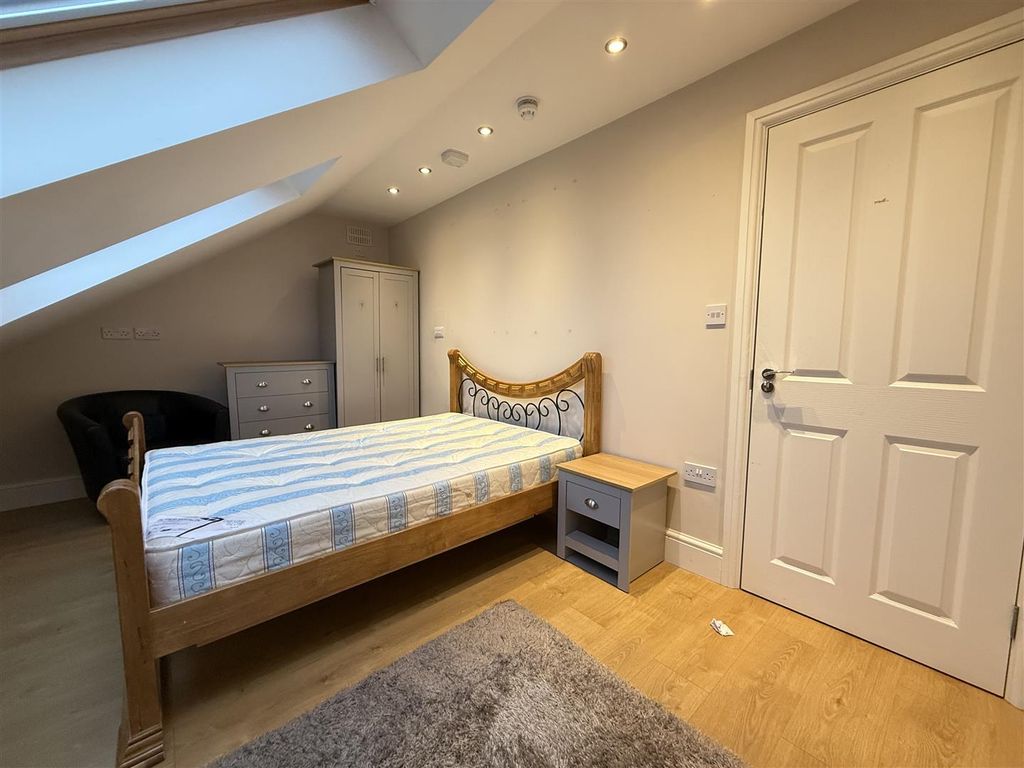 Property photo 3 of 12 Bedroom