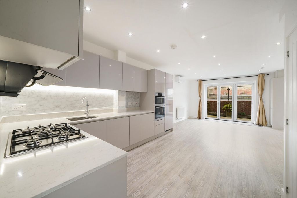 Property photo 2 of 22 Kitchen