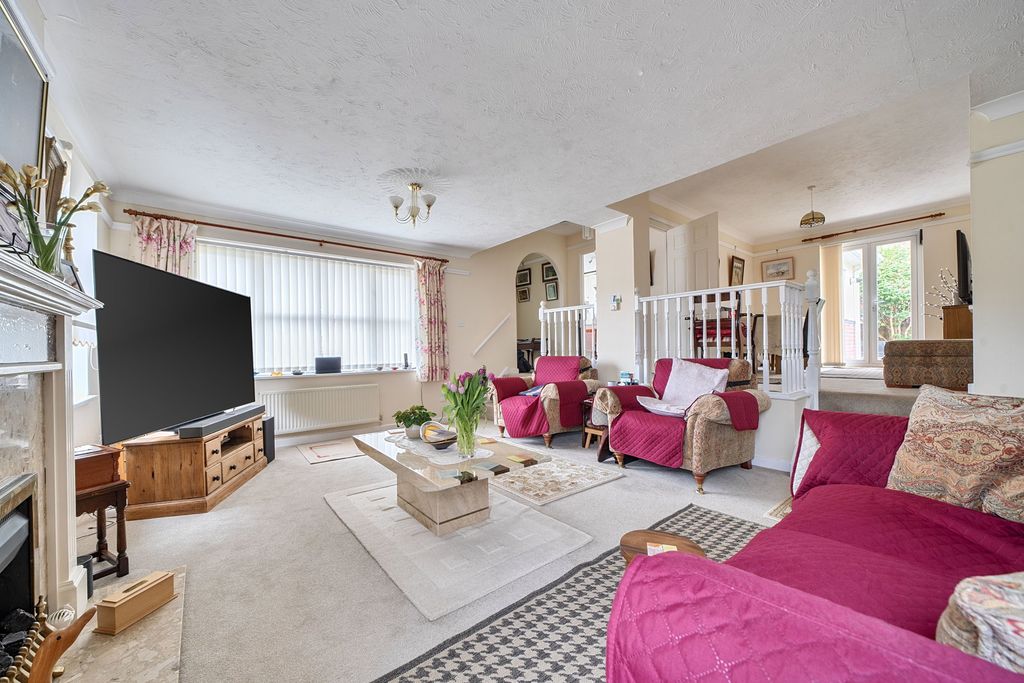 Property photo 2 of 19