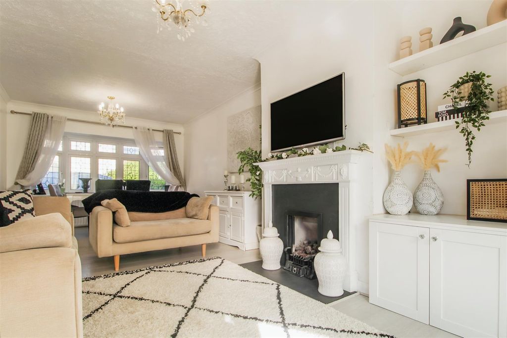 Property photo 2 of 13 Lounge 202.Jpg