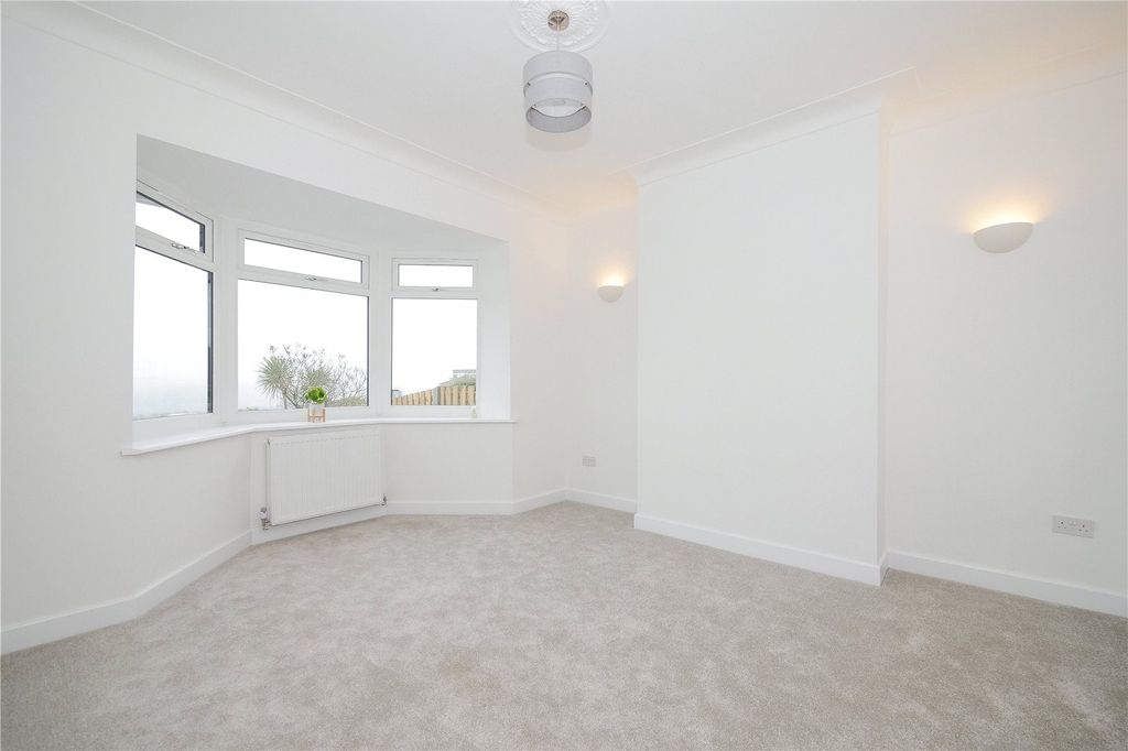 Property photo 2 of 18 Picture No. 01