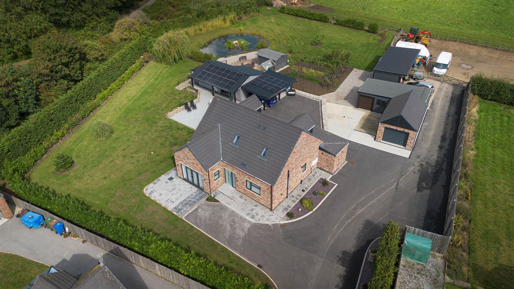 Property photo 1 of 33 Accommodation