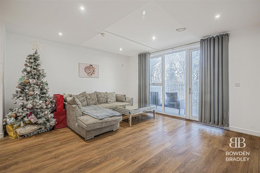 Property photo 3 of 20