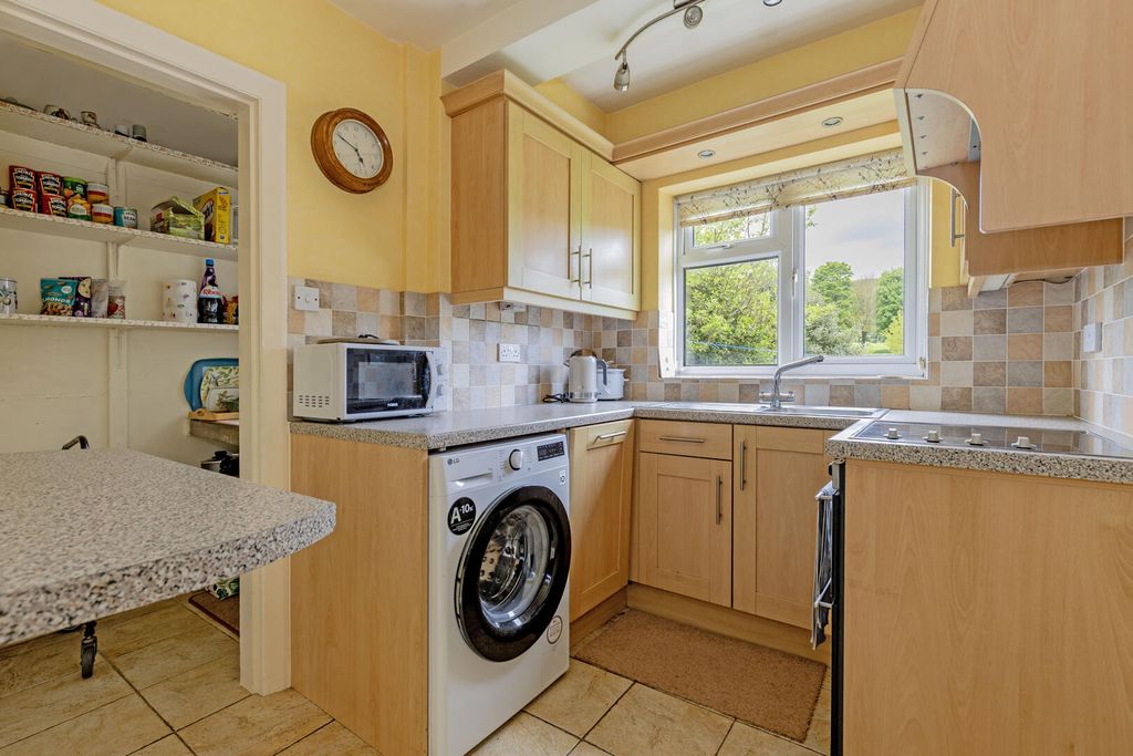 Property photo 2 of 28 Kitchen