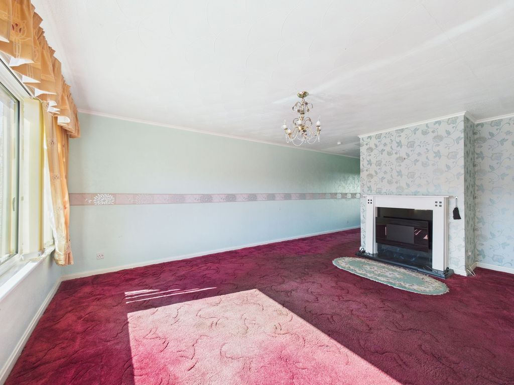 Property photo 2 of 13 Lounge
