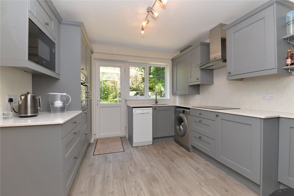 Property photo 2 of 17 Picture No. 12