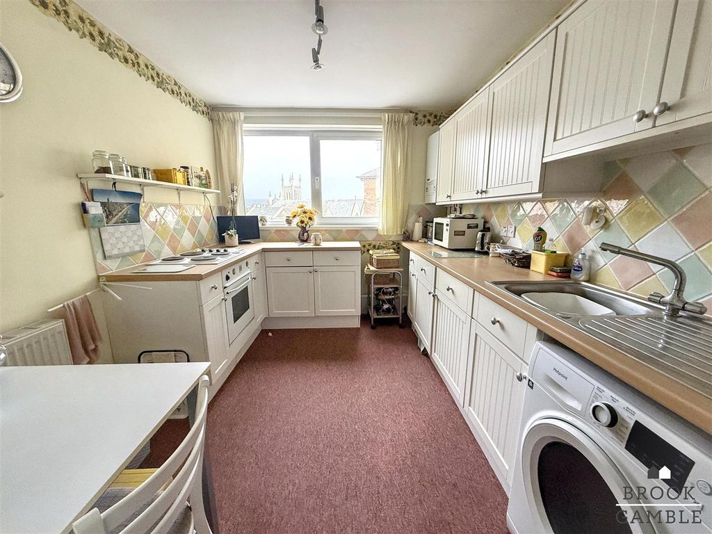 Property photo 3 of 12 01323 438506