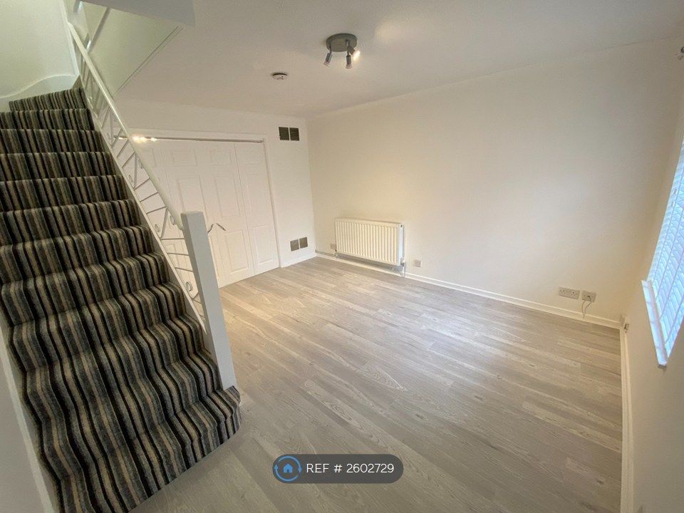 Property photo 2 of 12 Lounge