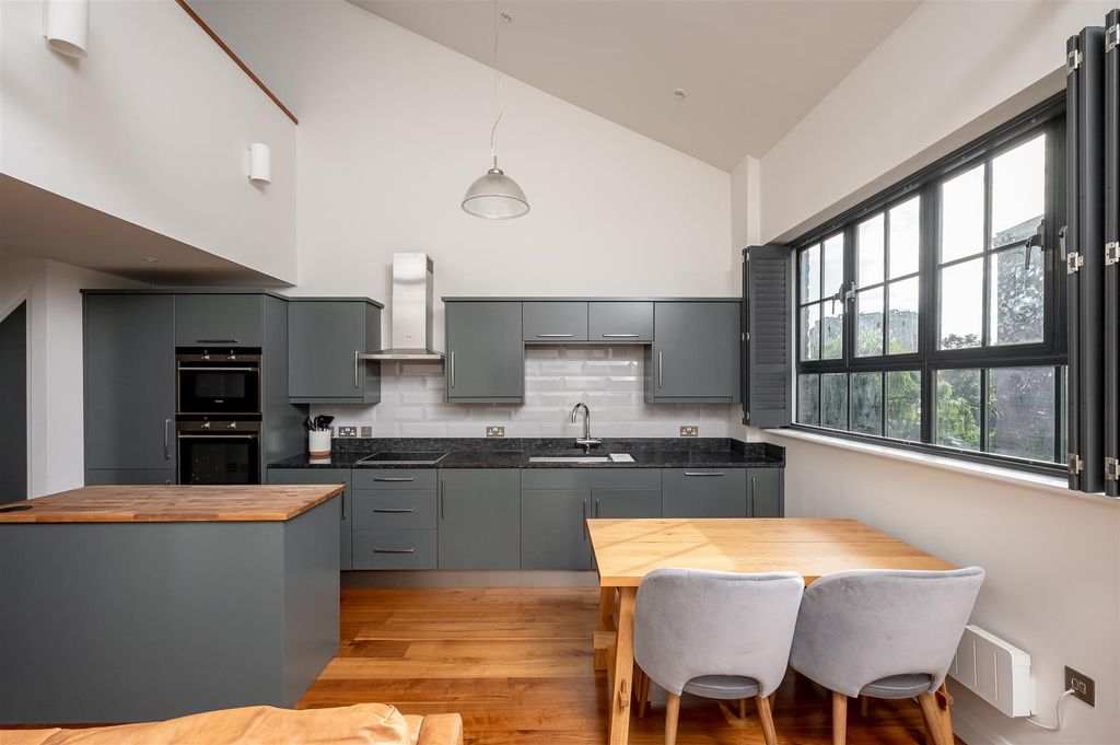 Property photo 2 of 14 Kitchen / Dining