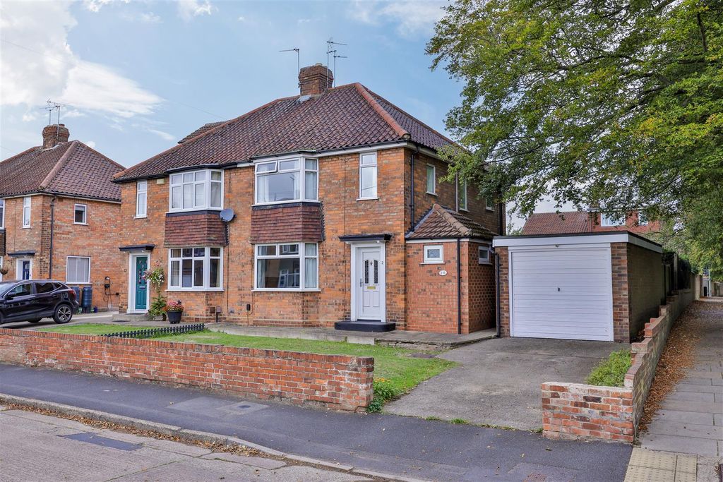 Property photo 1 of 17