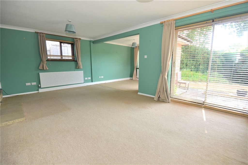 Property photo 3 of 14 Sitting Room