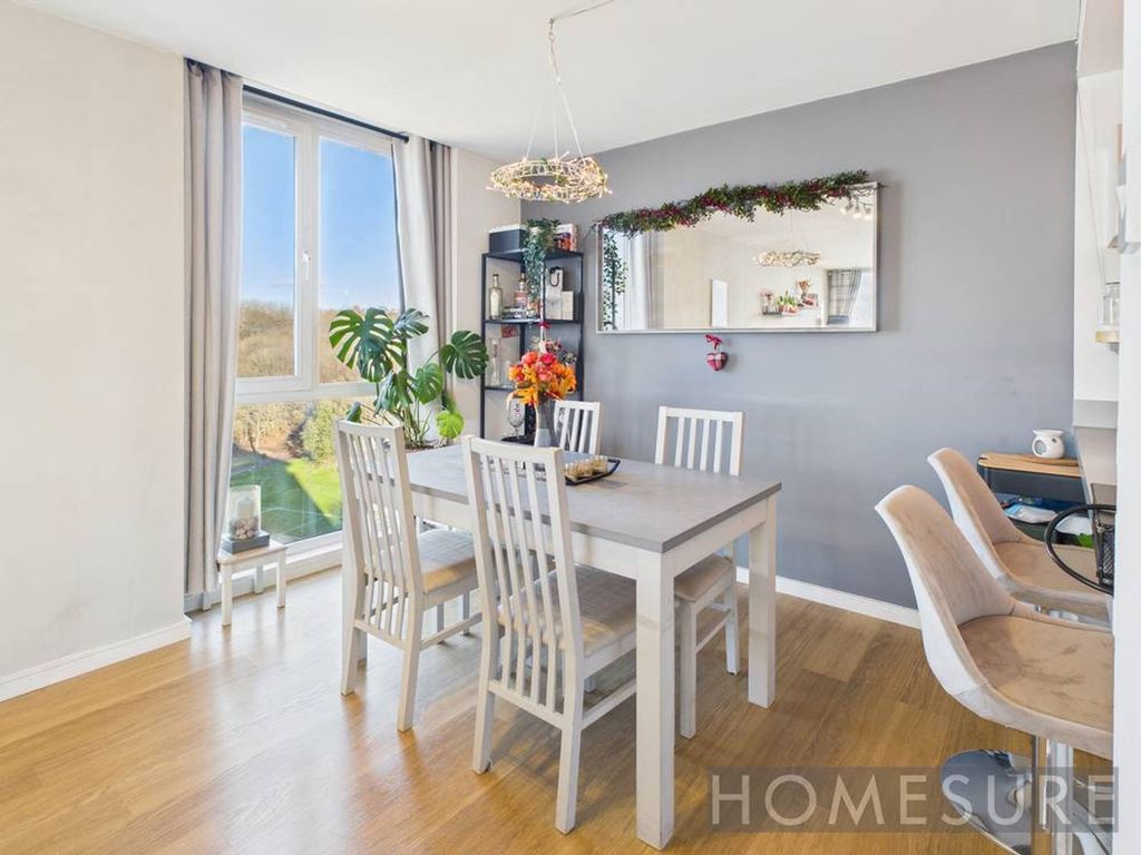 Property photo 3 of 28