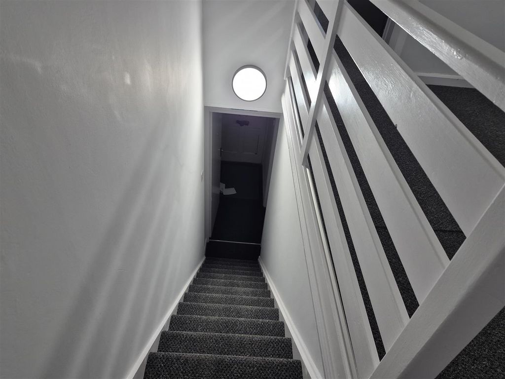 Property photo 2 of 9 1000031683.Jpg