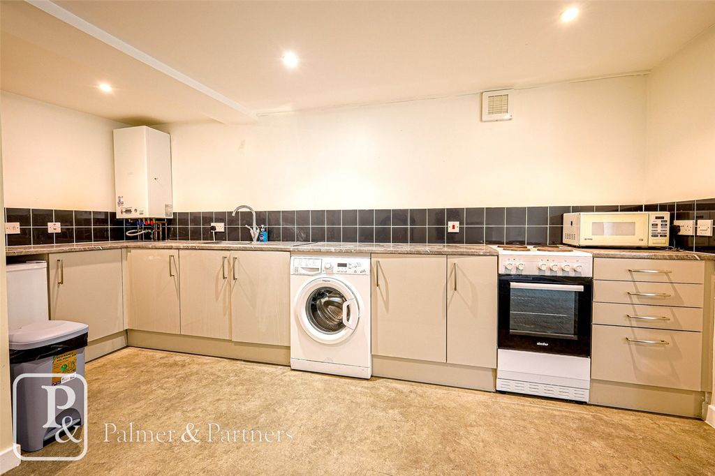 Property photo 3 of 6 Kitchen