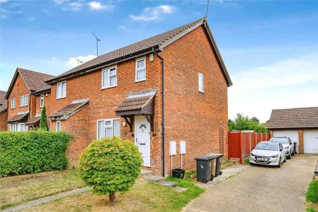 Property photo 1 of 2 3 Bedroom House To Rent €“ Goldcrest Close, E16 3Rx